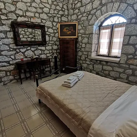 Traditional Stone House Vila *