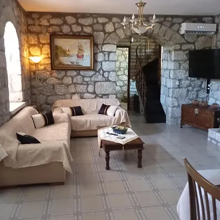 Vila Traditional Stone House *