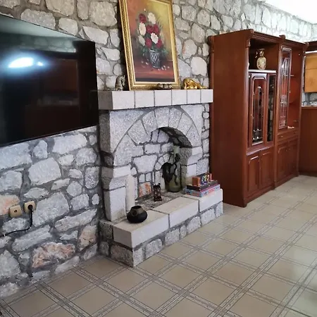 Traditional Stone House * 에리아폴리스